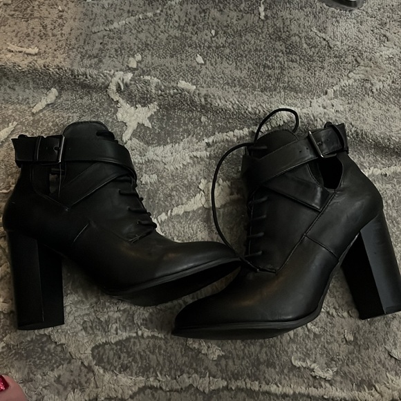 NWOT SPRING ANKLE HEELED BOOTS 🔥🔥🔥🔥 - Picture 7 of 8